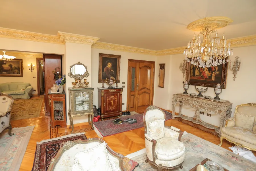 شقة للبيع 277م جليم على الترام مباشرة (ترى البحر)