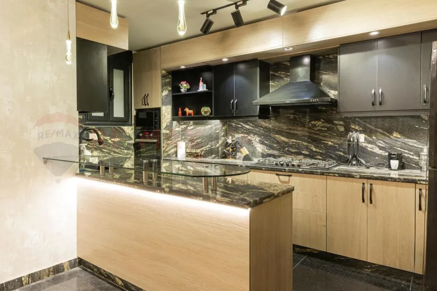 شقة للبيع 195 م كفر عبده (ميدان سانت جيني)