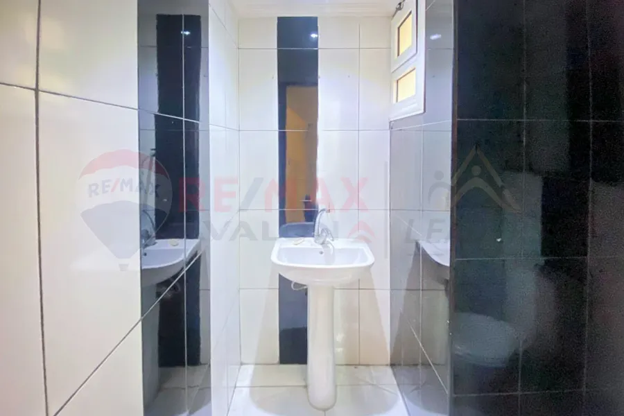 Licensed administrative headquarters for rent, 75 m Camp Caesar (directly on the tram)