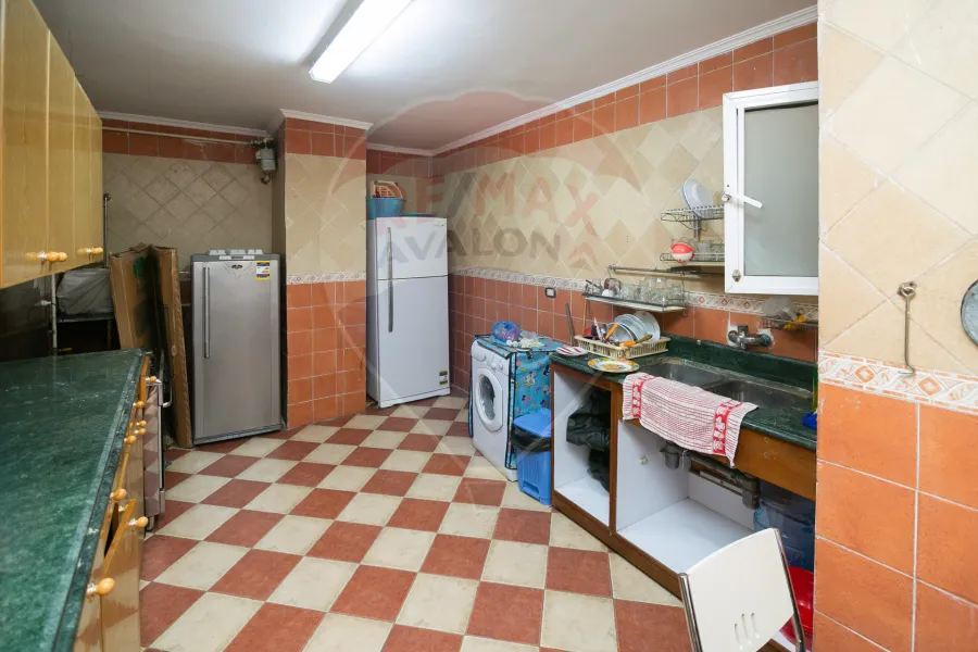 Apartment for sale 250 m Camp Chezar (directly on the sea)