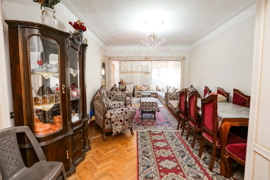 شقة للبيع 170 م مصطفي كامل (علي الترام مباشرة)