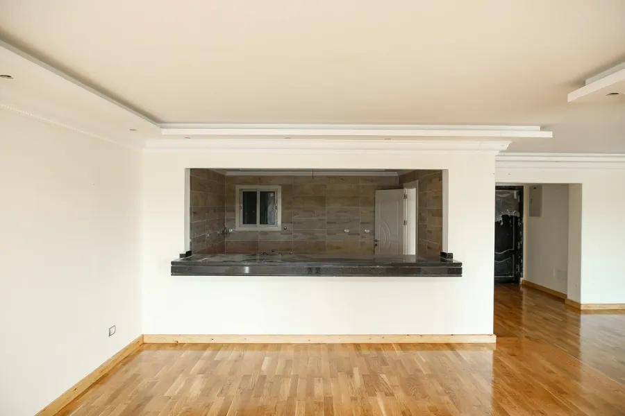 شقة للبيع 316م سموحة (كمبوند أنطونيادس)