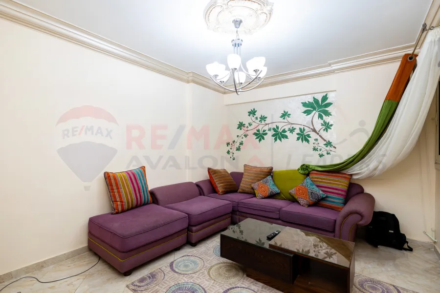 Apartment for sale 200 m Janaklis (steps from Abu Qir St.)