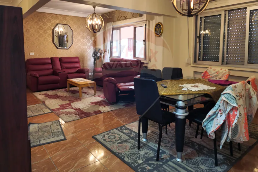 Apartment for sale 114 m net Smouha (directly in front of Zahran Mall)