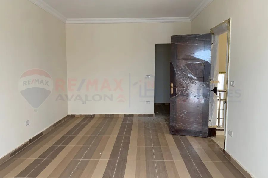 stand Alo1ne for sale 400 m King Mariout (Cordoba St.)