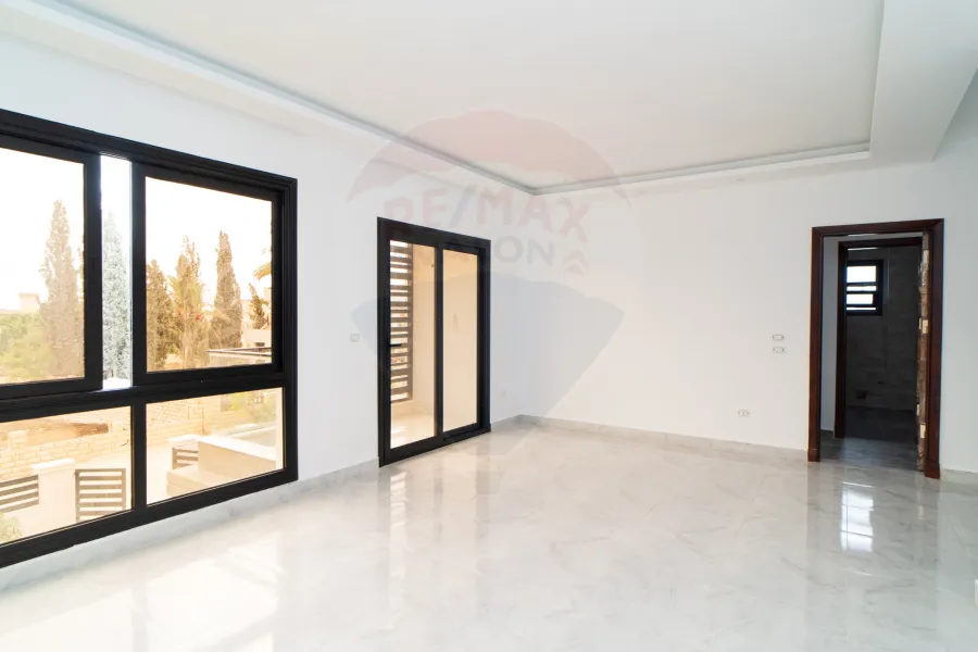 Villa for Sale 300 m King Maryot (Green Oasis Compound)