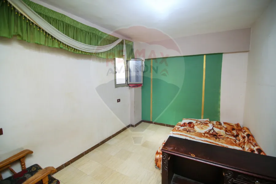 شقه للبيع 100 م كامب شيزار ( متفرع من ش ابو قير)