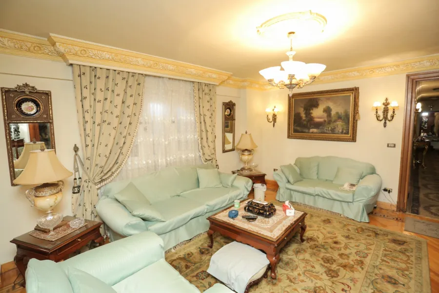 شقة للبيع 277م جليم على الترام مباشرة (ترى البحر)