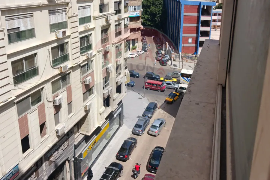 شقة للبيع 140 م مصطفي كامل (علي الترام مباشرة)