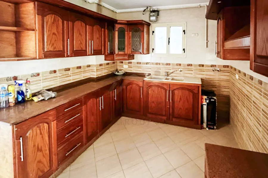 شقة للايجار 186 م سموحه (ش فوزي معاذ)