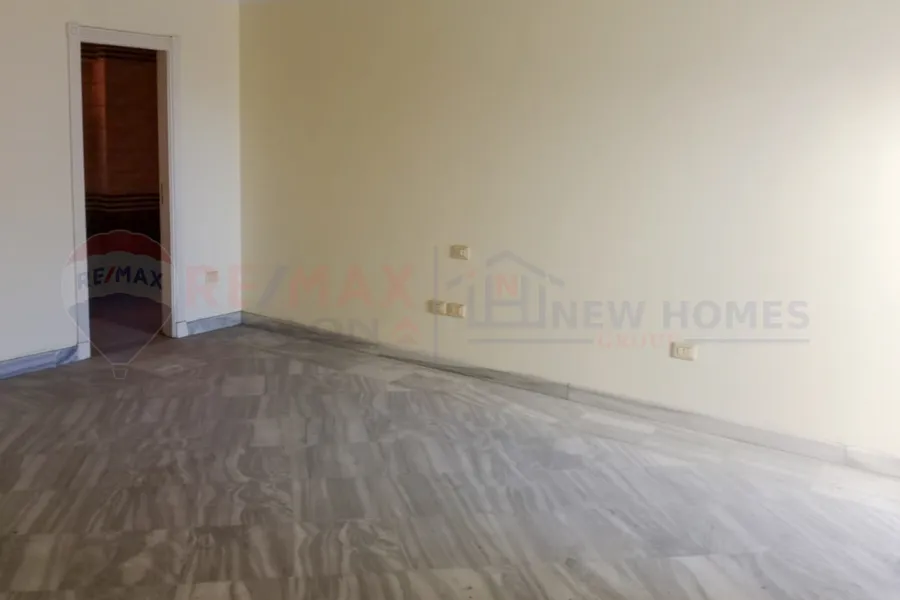 Apartment for rent 255 m Louran (El-Eqbal main st.)