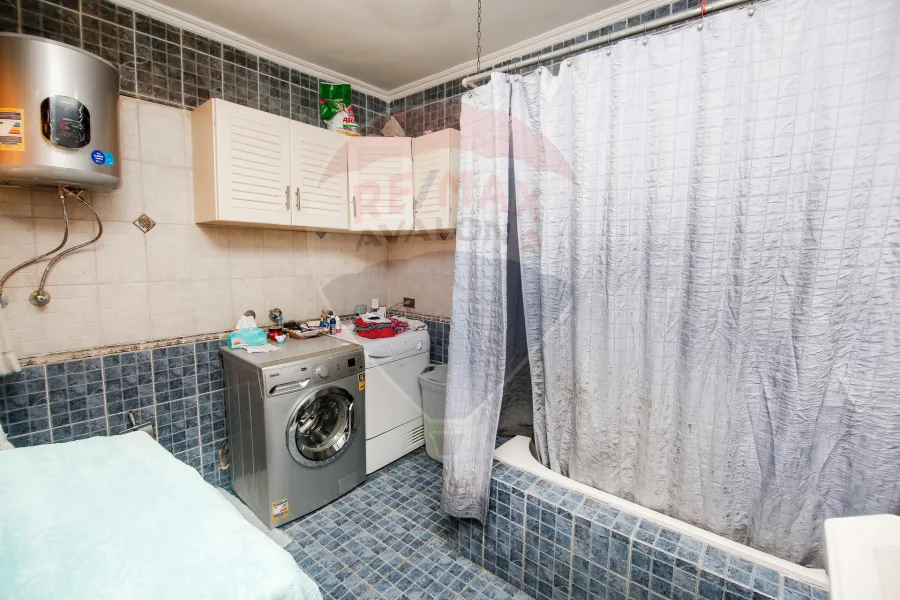 شقه للبيع 160 م لوران (خطوات من شارع أبو قير)