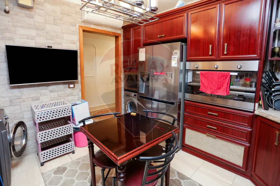 شقة للبيع 195 م زيزينيا ( ش مصطفي عبد الرازق  )