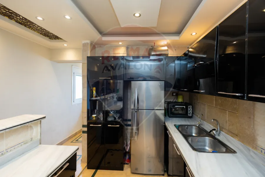 شقة للبيع 140 م المندرة (أمام كوبري 45 - على البحر مباشرة)