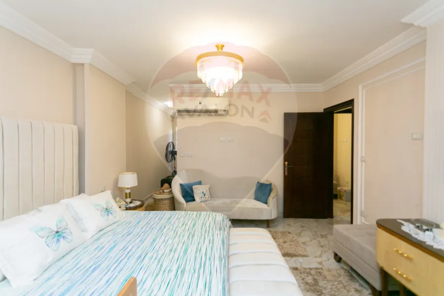 شقة للبيع 165 م محرم بك (ش قناة السويس)