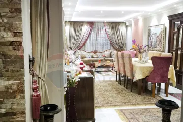 شقة للبيع 215 م سيدي بشر (ش جمال عبد الناصر)