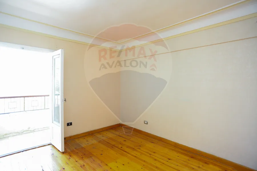 شقة للايجار 170 م كفر عبده (ش سكينة بنت الحسين)