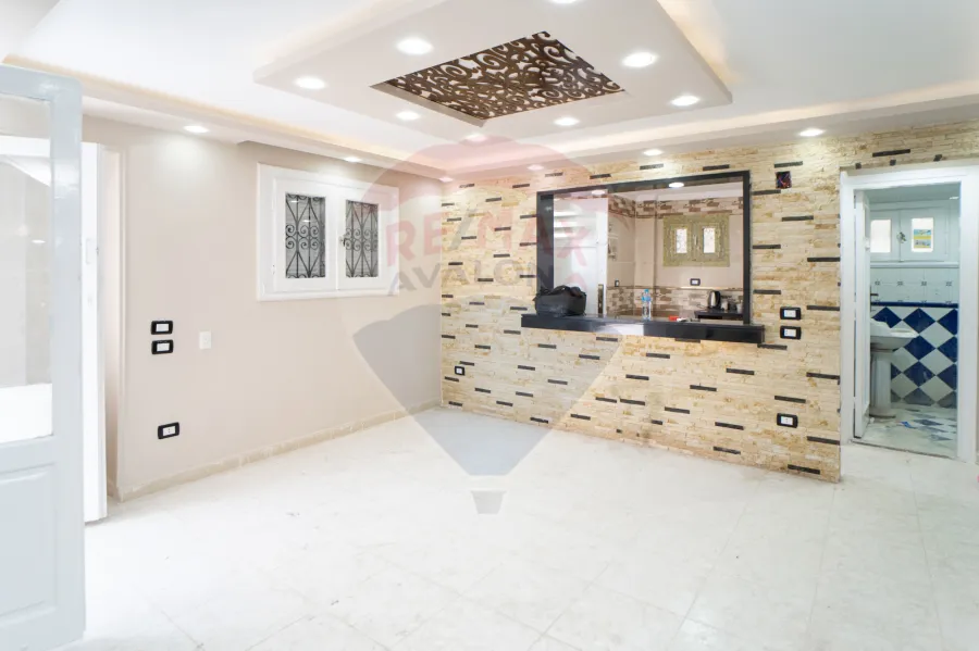 فيلا للبيع  250 م  المعمورة الشاطئ (علي البحر مباشرة)