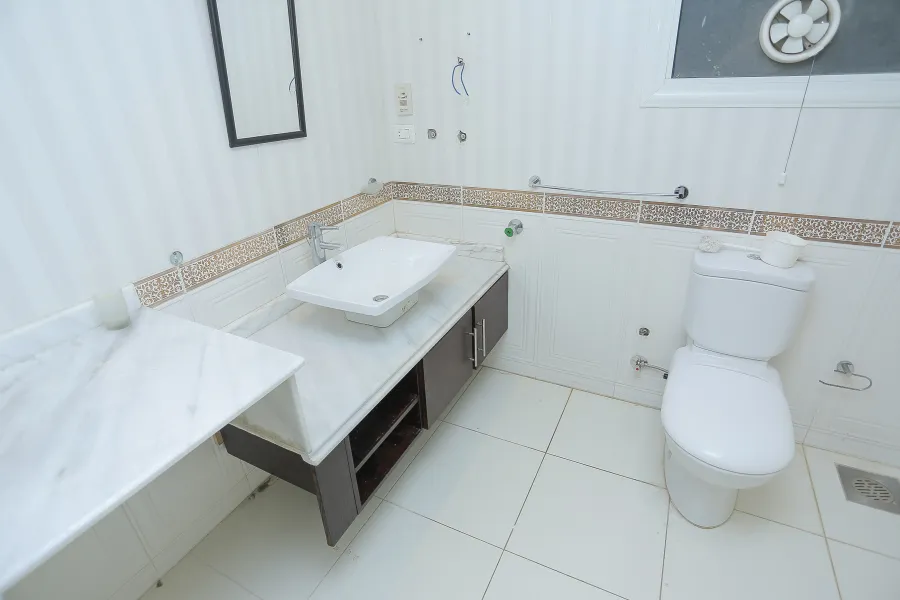 شقة للبيع 135 م السرايا (خطوات من البحر)