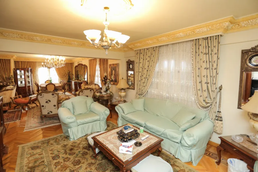 شقة للبيع 277م جليم على الترام مباشرة (ترى البحر)