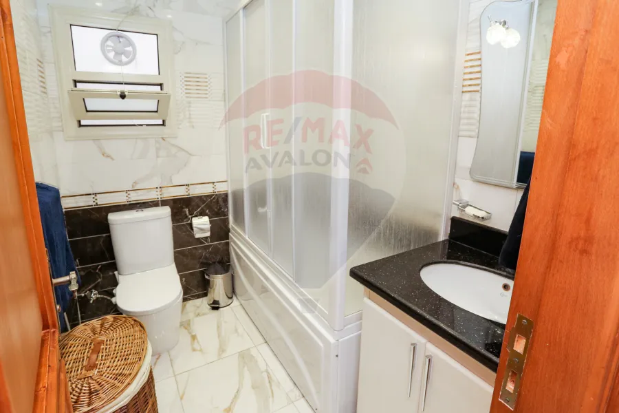 Licensed apartment for sale 195 m Zezinia (steps from Abu Qir st.)