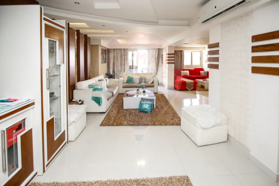 شقة للبيع 320 م السيوف (بجوار الشهر العقارى)