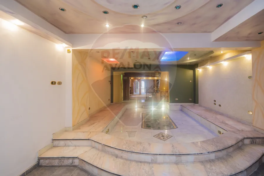 دوبلكس للبيع 300 م ميامي (ش جمال عبد الناصر)