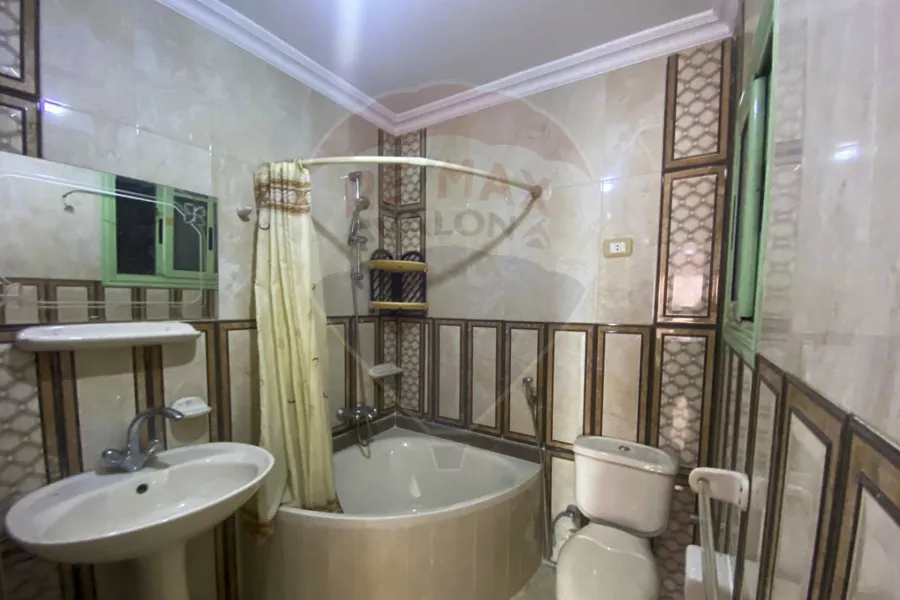 شقة للبيع 150 م ميامي (على البحر مباشرة)