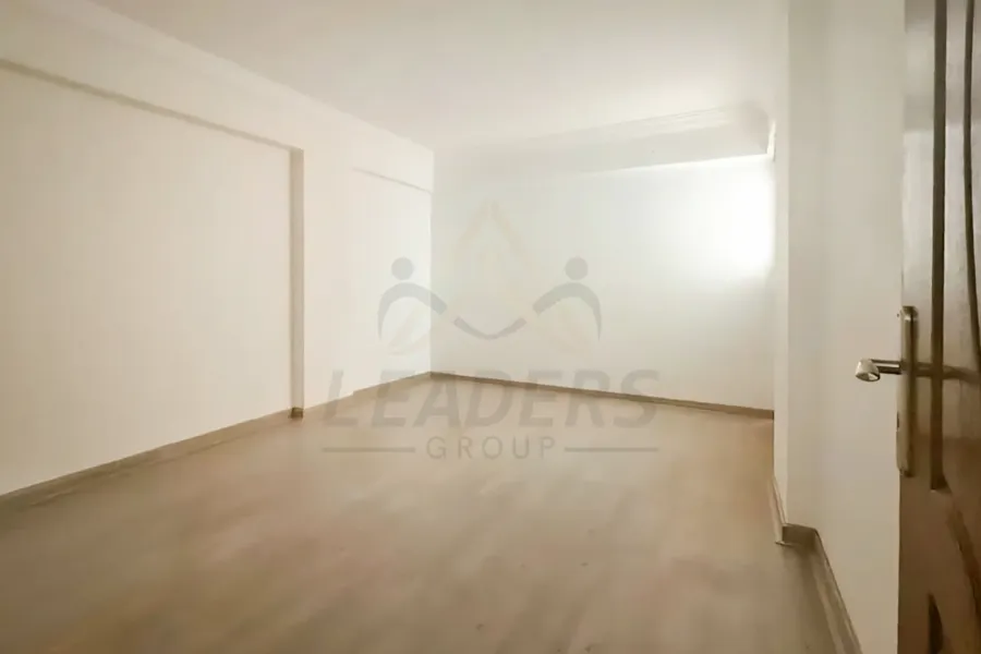 شقة للايجار 90 م سبورتنج (متفرع من الترام)