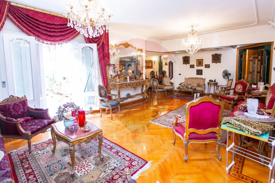 شقة للبيع 330 م جليم (تري البحر مباشرة)