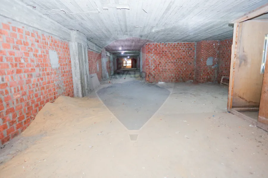 Commercial shop + mezzanine for sale 500 m + 656 m Lauran (Abu Qir St.)