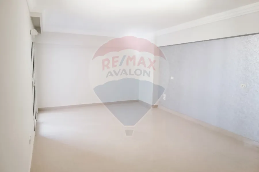 شقه للايجار 270 م سموحه (حي الفيلات )