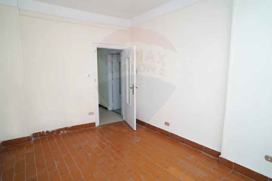 شقة إدارى او سكنى للبيع 75 م صافى الشاطبى (ش هيرودت)