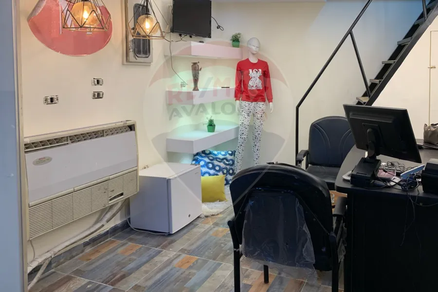 Shop 11 m + up-floor 11 m for sale 25 m Smouha (Victor Emanuele st.)