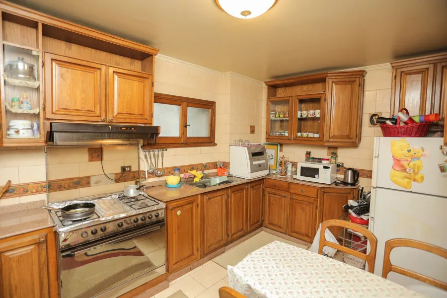 شقة للبيع 277م جليم على الترام مباشرة (ترى البحر)