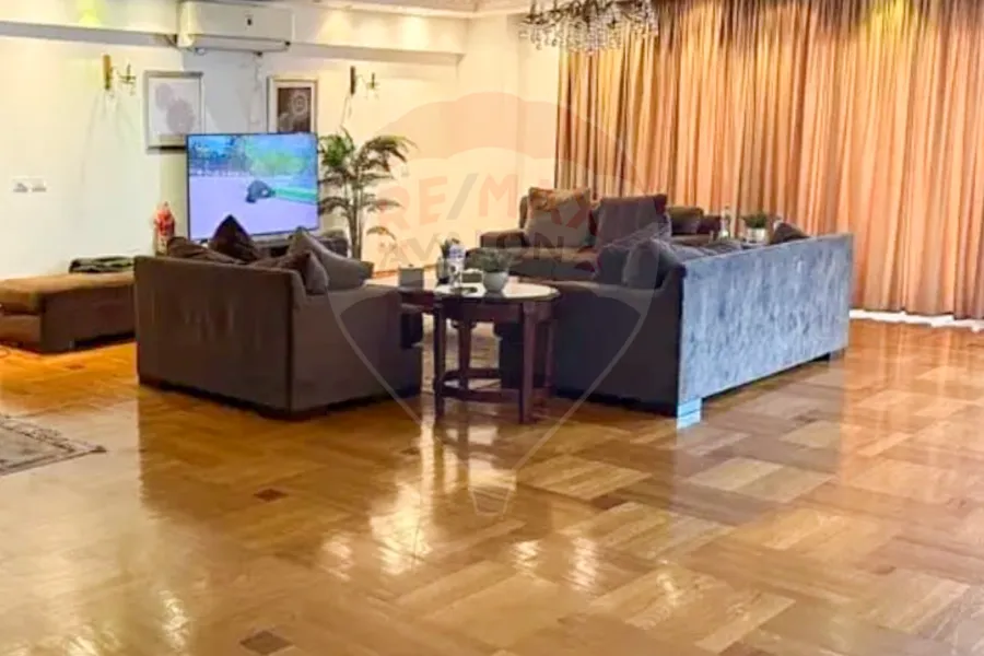 شقه للبيع  600 م لوران ( علي البحر مباشرة - عمارة براند)