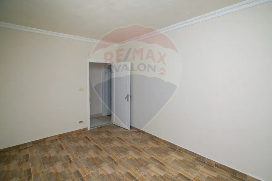 شقة للبيع 160 م سموحة (ش مصطفي كامل - خطوات من نادي سموحة)