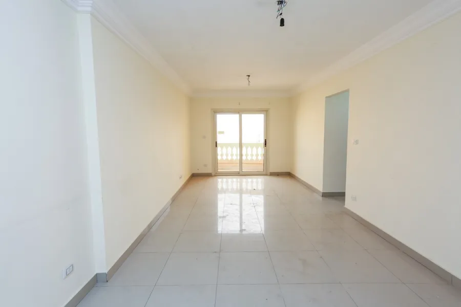 شقة للايجار 110م محطة الرمل (خلف سينما مترو)