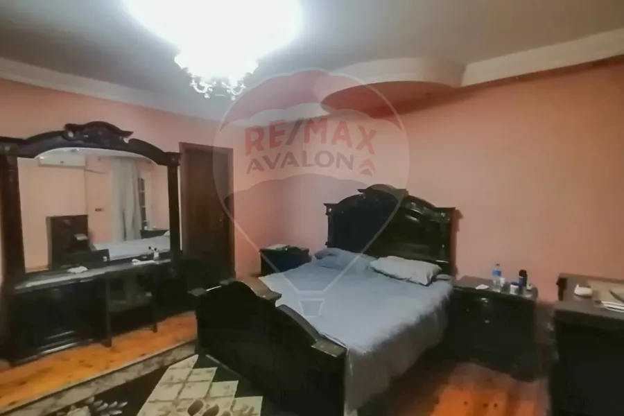 شقة للبيع 200 م ستانلي (خطوات من البحر)