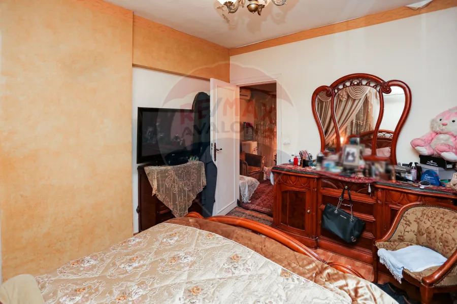 شقة للبيع 125 م كفر عبده (ش خليل الخياط)