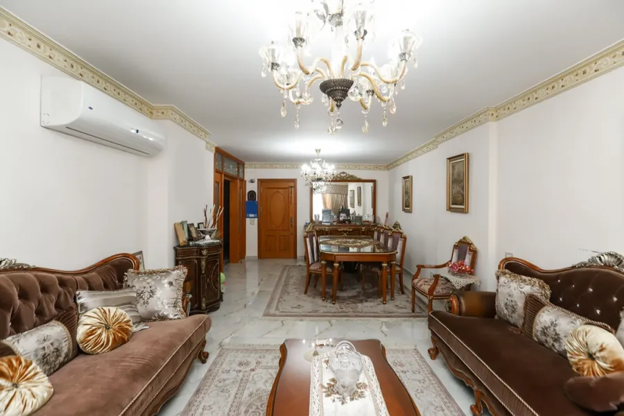 شقة للبيع 169م سموحة (ش توت عنخ آمون-إبراج الكيروسيز)