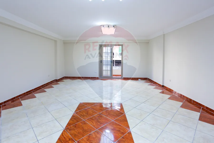 شقه للبيع 265 م رشدي (علي الترام مباشرة - عمارة براند)