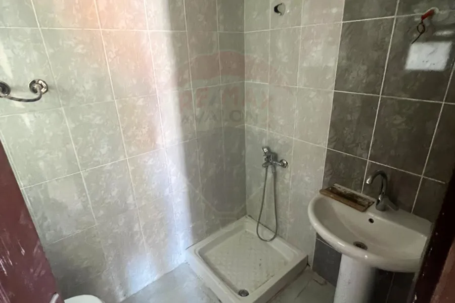 شاليه  + روف  للبيع الساحل (سيلا)