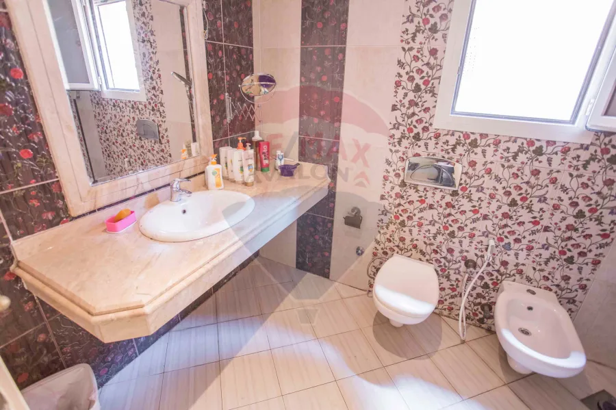 فيلا تريبلكس مفروشة للايجار475 م محرم بك (كومباوند ميروزا بجوار كارفور)