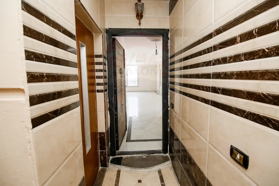 شقة للبيع 210 م سموحة ( ش ادمون فريمون ) - أول سكن