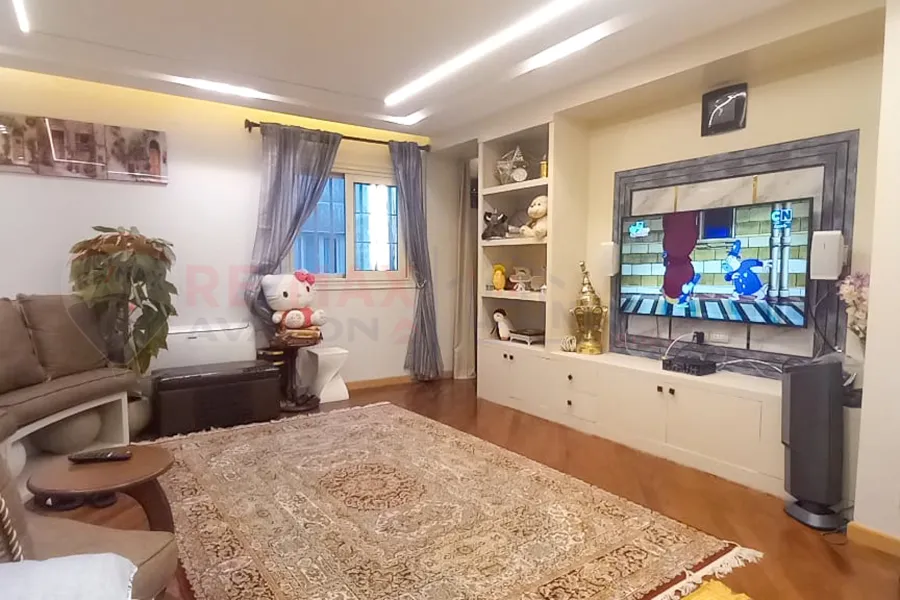 شقة للبيع 270 م سموحة (ش البرت الأول)