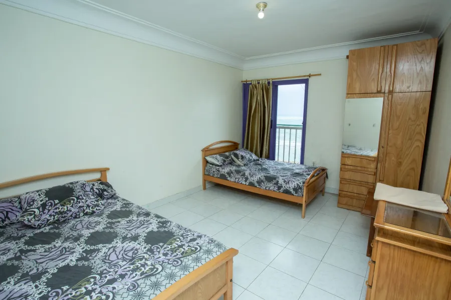 شقة للبيع 135م العصافرة (على البحر مباشرة)