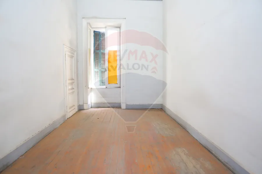 Castle for sale Al-Hay Al-Latiny (Steps from Fouad St. and Sultan Hussein St.) 1,460 m