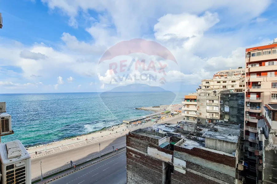 شقة للايجار 147 م كامب شيزار (على البحر مباشرة)