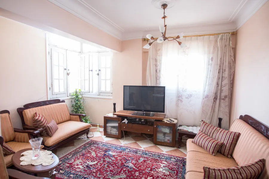 شقة للبيع 82 م صافي محرم بك ( ش الرصافة )